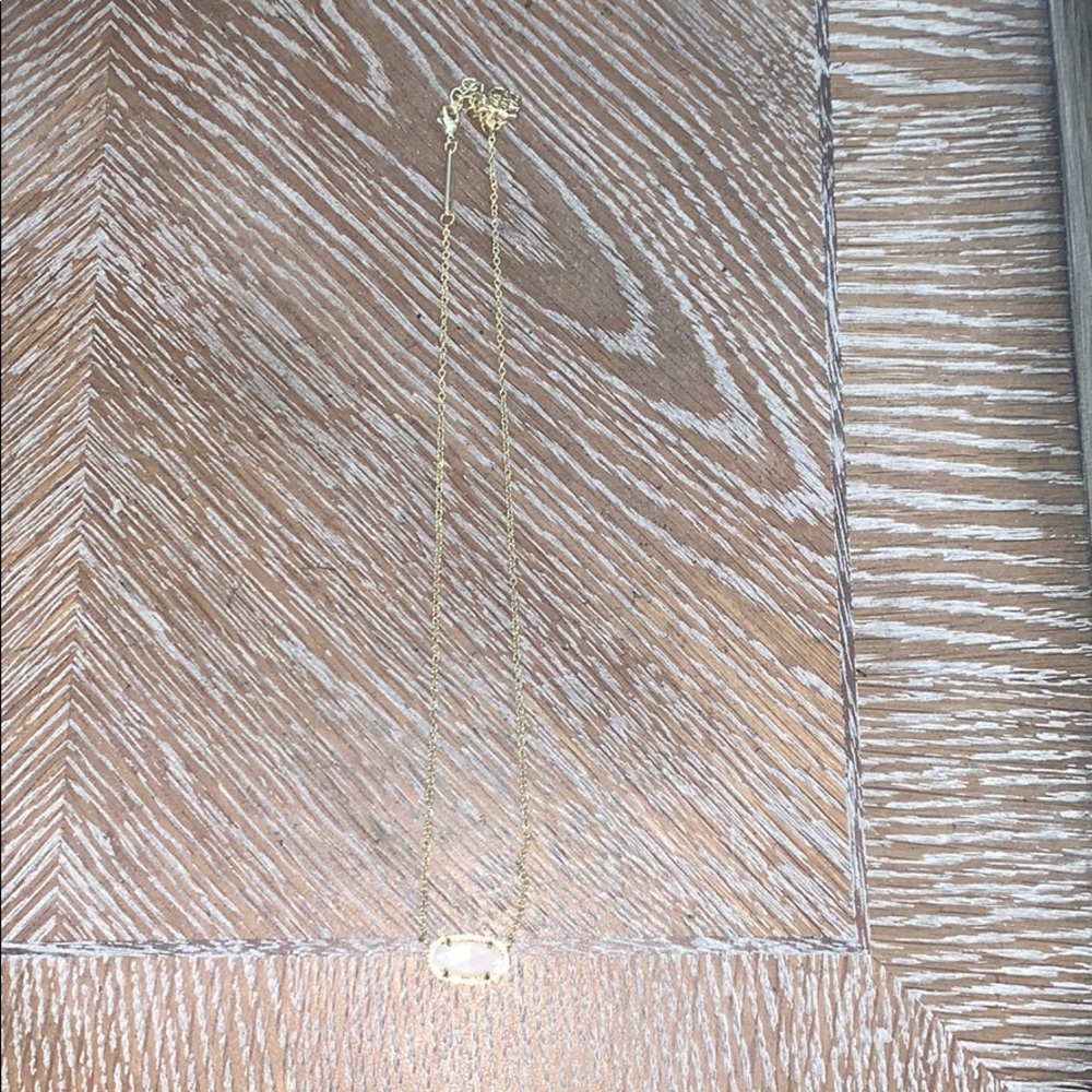 Kendra Scott necklace